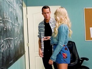 La prof de maths blonde offre un nouvel incitatif à son élève. La