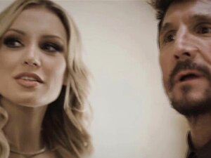 Kenzie et Carolinas interviewent l'homme qui va baiser. La belle-mère