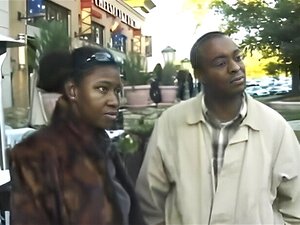Femme baisée par de l'ébène pour gagner du fric