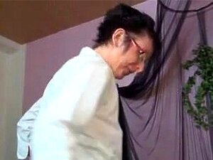 une mature sexy se fait baiser en bas bronzés