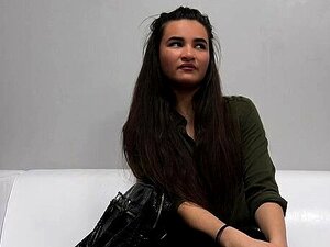 Casting de pornstar chaude avec éjaculation dans la bouche