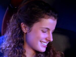 Un couple ouvert d'esprit est prêt à se balancer avec d'autres