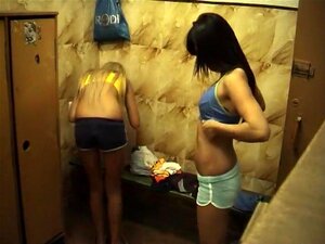 Incroyable clip maison avec caméras cachées, scènes de vestiaire,