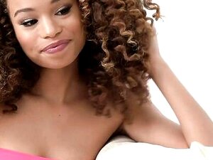 La babysitter se tape un plan à trois intense