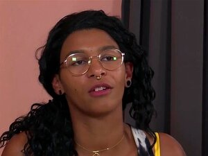 Godemichet en verre et vibromasseur superposé pour une jolie