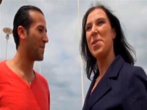 Daphnee et Tara baisées près de la plage d'Omaha