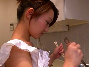 Plaisant à la plantureuse Marin Koyanagi qui fait une pipe très