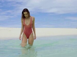 Alexis Ren Comp. Regarde Alexis Ren se connecter maintenant ! - Alexis