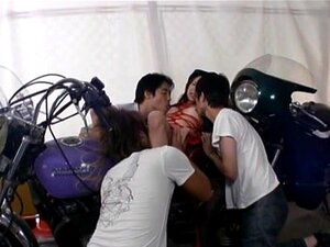 La nana asiatique Rino Asuka en sexe cosplay, Rino Asuka, est une MILF