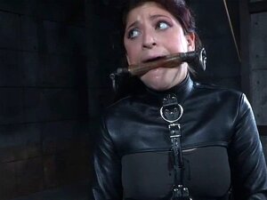 Soumise attachée, fouettée et fouettée