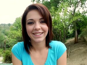 Jolie belle-belle-fille donne branlette pour un peu de sperme