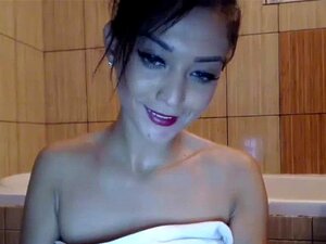 MILF au gros cul sous la douche sur webcam