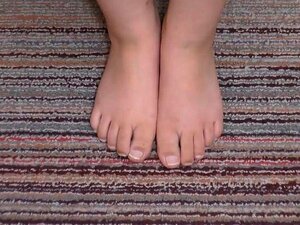 Regardez la belle-mère de cette super populaire belle fille innocente