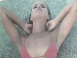 Découvrez le pouvoir séducteur de Gloria, une beauté à couper le