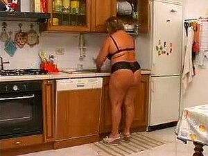 Grosse salope mature baisée hardcore Partie 01,