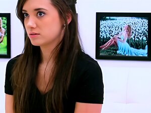 Casting de la modèle mignonne Gia Paige. Gia Paige dans une session