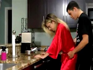 Pas son beau-fils -1, Sexe avec un nouveau mec