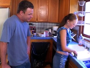 Nanny en prend une dans le cul - Pt. 1/4