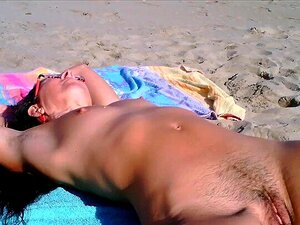 Josephine de l'Île Maurice : La pisseuse au Cap d'Agde en hiver