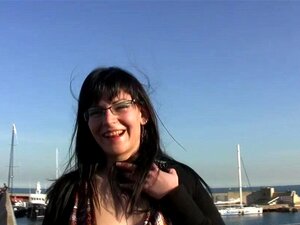 Une fille espagnole inconnue baise pour de l'argent