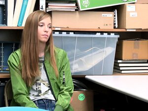 Fouille à nu sale inhabituelle d'une nouvelle voleuse Ava Parker