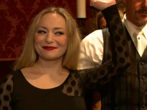 Fête d'entraînement anal lesbien, la maison courtise la déesse