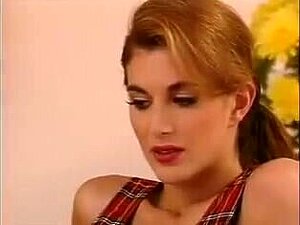 Celeste devient lesbienne dans Sexy Nurses 2