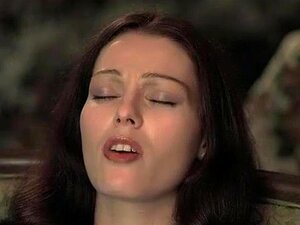 Regardez Annette Haven dans  V: The Hot One (1978)  maintenant! -