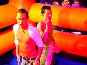 Porno gay de groupe C'est une autre série de jeux de soirée de pipe