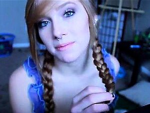 Une rousse en couettes gicle sur une grosse bite juteuse