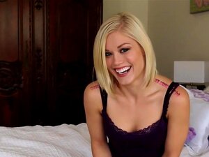 Petite chatte coquine pilonnée par sa masculinité, Petite chatte