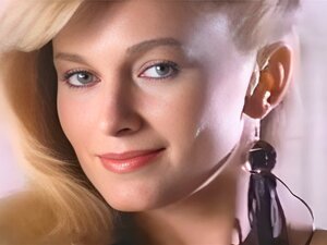 Regardez Pamela, une belle amatrice aux longues jambes, dans sa