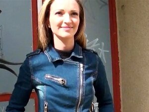 La fille tchèque amateur chaude Melanie se fait percer pour de