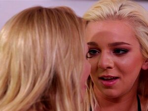 Briana Banks profite de Tiffany Watson pour goûter sa chatte. Briana