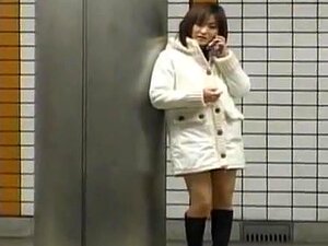 Une fille asiatique perverse aime montrer sa partie 3. Une fille