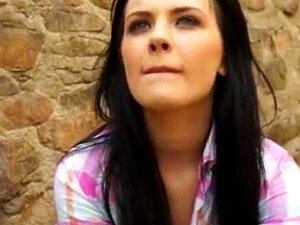 La jolie salope tchèque brune amateur Timea se fait enculer pour de
