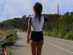 Découvrez l'extase ultime lorsque cette cycliste séduisante charme