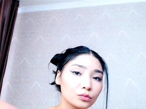 Regardez une chaude belle-belle-belle-fille asiatique se débrouiller