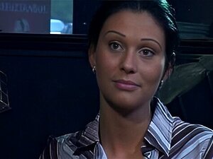 Assistez à l'entraînement intense de deux esclaves allemandes dans