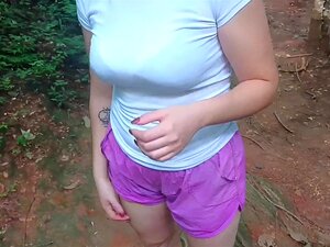 Je baise une inconnue avec l'accord de l'aider à sortir de la forêt