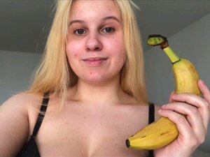 BANANE ANALE !!! PAS DE CONCOMBRE ! C'EST UNE BANANE POUR MON CUL ! :)