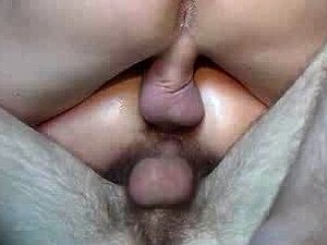 Une mature russe baise avec trois mecs