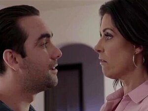 La séduisante beauté 'Mince' India Summers règne en tant que roi de