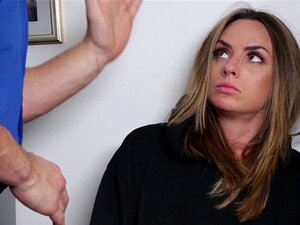 Une MILF chaude prise en flagrant délit de vol se fait interroger et