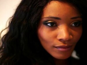 Une femme noire affamée de bite interrompt la réunion d'affaires de