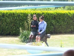 Les stars du porno Mira Cuckold et Valentina Ross dans un clip de sexe