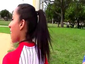 Babe de baseball à gros seins - Priya Price