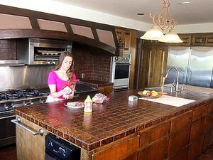 La mignonne lezzie lèche la chatte