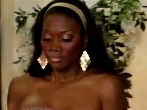 Parodie Blonde Ébène Chatte Rasée Bbc Missionnaire. Salope ébène