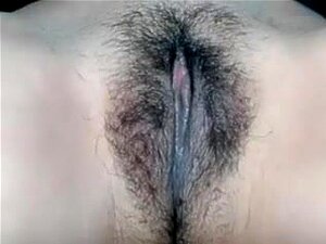 Je caresse mon corps dans un clip porno amateur, Comme je suis une